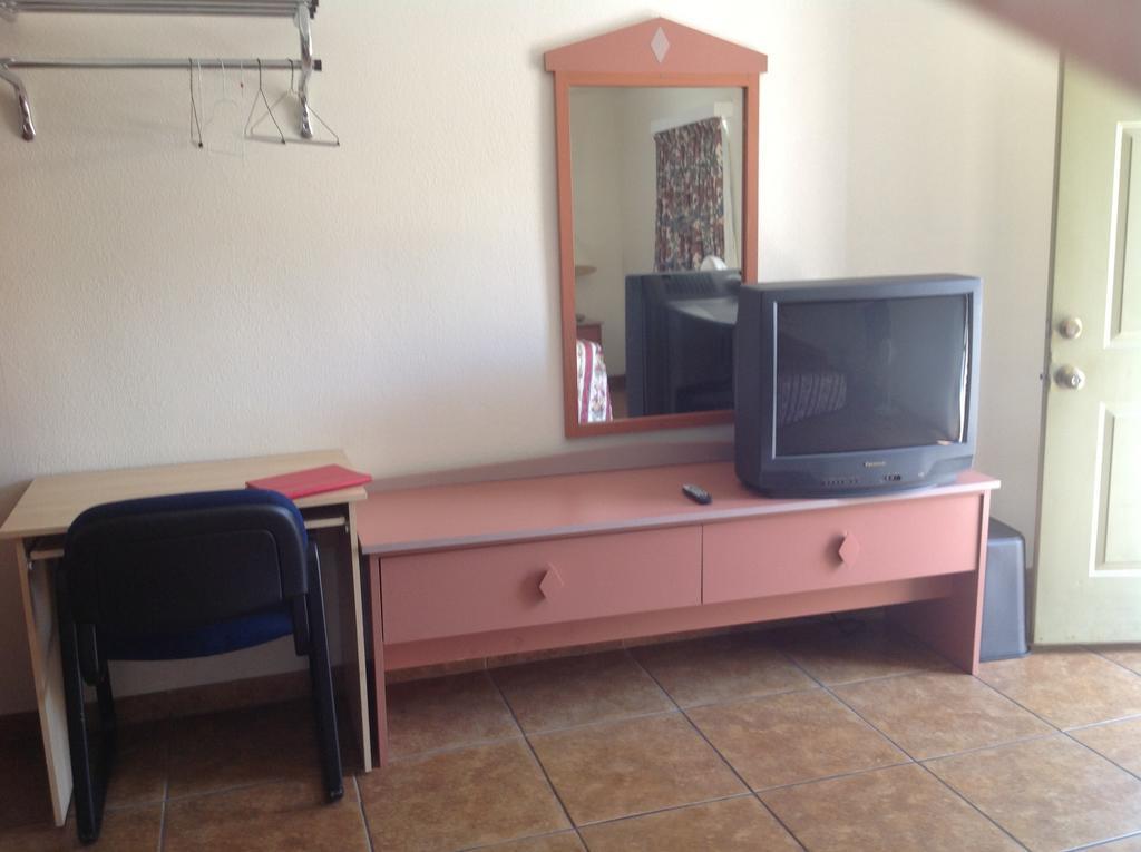 Redwood Motel Chandler Bilik gambar